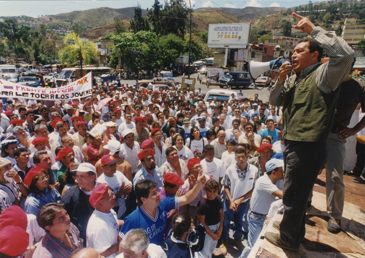 Se crea el Movimiento V República. MVR