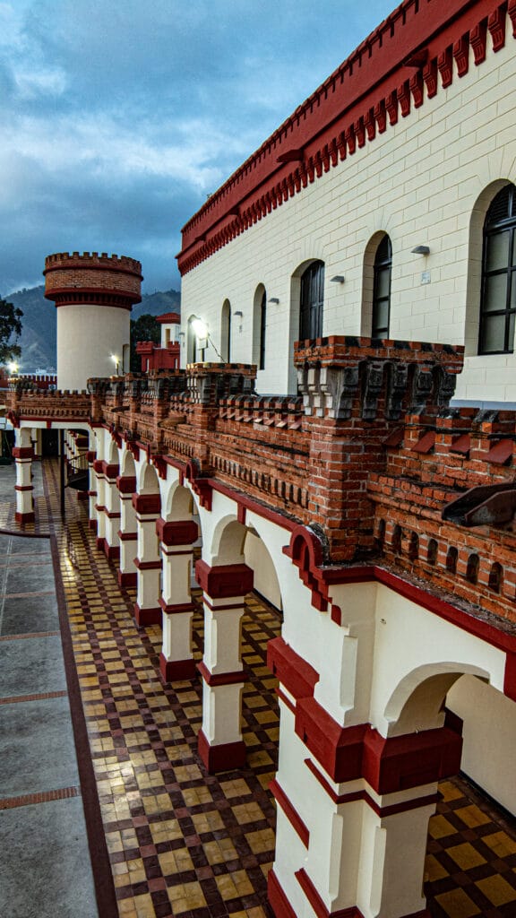 Pasillo interior del Cuartel de La Montaña